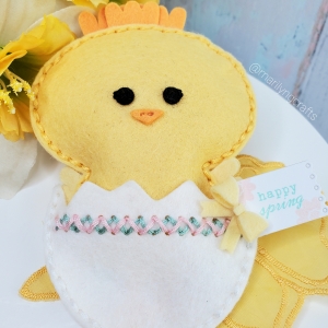 In Stitches: Spring Chicken Kit